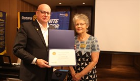Past Lady Governor Petra Niemann-Heßler mit Past Präsident Michael Meissner